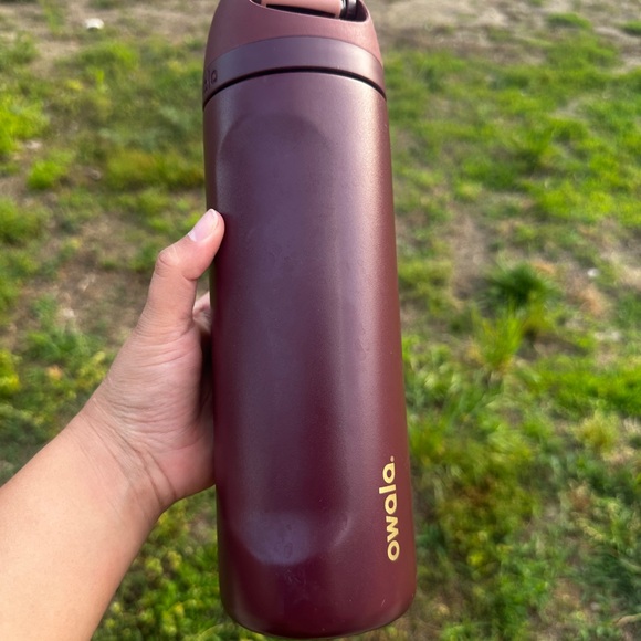 Owala 24oz - Picture 4 of 5